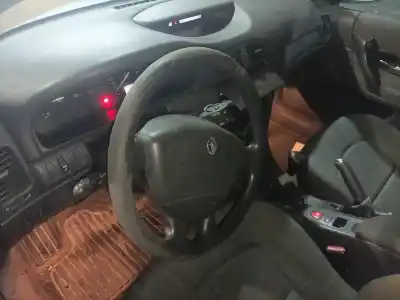 Veicolo di demolizione renault laguna ii (bg0/1_) 1.9 dci (bg0r, bg0e) dell'anno 2003 alimentato f9q