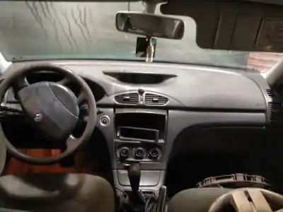 Veicolo di demolizione renault laguna ii (bg0/1_) 1.9 dci (bg0r, bg0e) dell'anno 2003 alimentato f9q