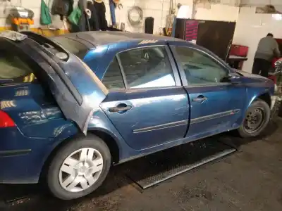 Veicolo di demolizione renault laguna ii (bg0/1_) 1.9 dci (bg0r, bg0e) dell'anno 2003 alimentato f9q