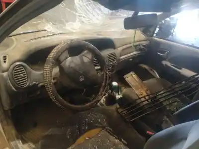 Veículo de Sucata renault megane i (ba0/1_) 1.9 dti (ba1u) do ano 2002 alimentado f9q744