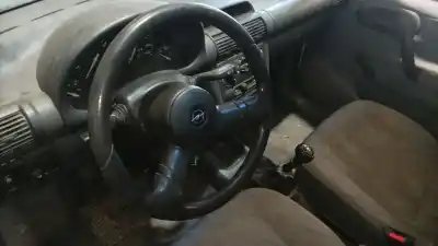 Véhicule à la ferraille opel corsa b (s93) 1.2 i (f08, f68, m68) de l'année 1994 alimenté c12nz
