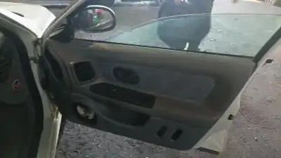 Véhicule à la ferraille RENAULT LAGUNA I (B56_, 556_)  de l'année 1998 alimenté K4M