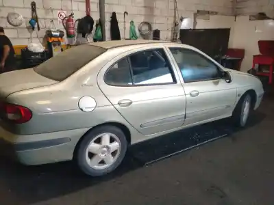 Veicolo di demolizione renault megane i classic (la0/1_) 1.9 dti (la1u) dell'anno 2001 alimentato f9q