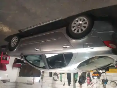 Veículo de Sucata RENAULT LAGUNA II (BG0/1_)  do ano 2002 alimentado F9Q