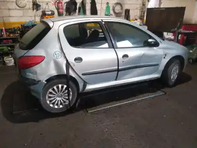 Verschrottungsfahrzeug PEUGEOT 206 FASTBACK (2A/C)  des Jahres 2002 angetrieben NFU