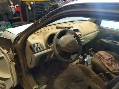 Veículo de Sucata renault clio ii (bb_, cb_) 1.2 16v (bb05, bb0w, bb11, bb27, bb2t, bb2u, bb2v, cb05,... do ano 2002 alimentado d4f