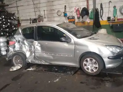 Veículo de Sucata peugeot 206 fastback (2a/c) 1.4 i do ano 2004 alimentado kfw