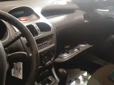 Veículo de Sucata peugeot 206 fastback (2a/c) 1.4 i do ano 2004 alimentado kfw