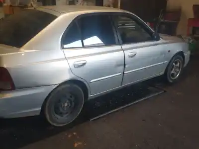 Vehicul casat HYUNDAI ACCENT II SEDÁN (LC)  al anului 2001 alimentat G4EA