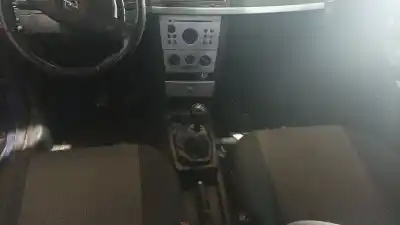 Scrapping Vehicle opel meriva a monospace (x03) 1.6 16v (e75) of the year 2004 powered z16xe