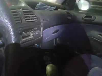 Здавання транспортного засобу peugeot 206 fastback (2a/c) 1.4 i року 2000 потужний kfx