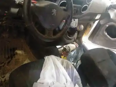 Veículo de Sucata peugeot partner tepee 1.6 hdi / bluehdi 75 do ano 2012 alimentado 9h06