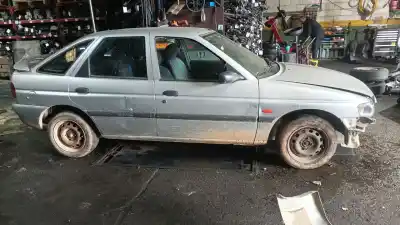 Véhicule à la ferraille ford escort vi sedán (gal, afl) 1.6 i 16v de l'année 2000 alimenté l1h