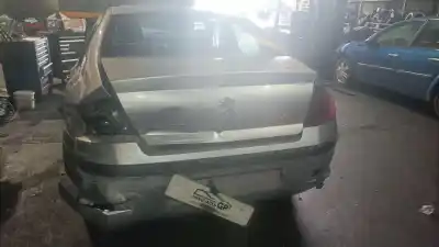 Véhicule à la ferraille peugeot 407 (6d_) 2.0 hdi 135 (6drhrh, 6drhre, 6drhrg, 6drhrj) de l'année 2004 alimenté rhr