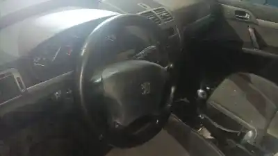 Véhicule à la ferraille peugeot 407 (6d_) 2.0 hdi 135 (6drhrh, 6drhre, 6drhrg, 6drhrj) de l'année 2004 alimenté rhr