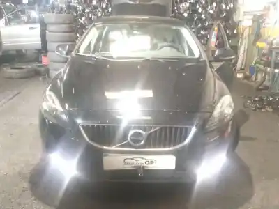 Véhicule à la ferraille VOLVO V40 FASTBACK (525)  de l'année 2017 alimenté D 4204 T13,D 4204 T8