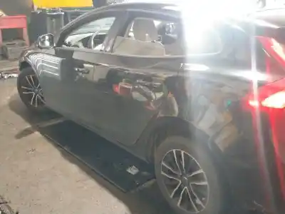 Veículo de Sucata volvo v40 fastback (525) d2 do ano 2017 alimentado d 4204 t13,d 4204 t8