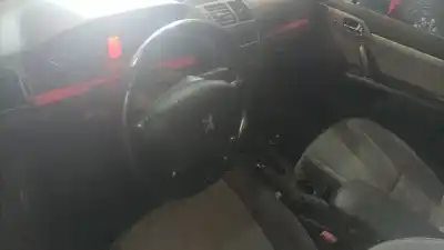 Véhicule à la ferraille peugeot 407 (6d_) 1.6 hdi 110 (6d9hzc, 6d9hyc) de l'année 2005 alimenté 9hz