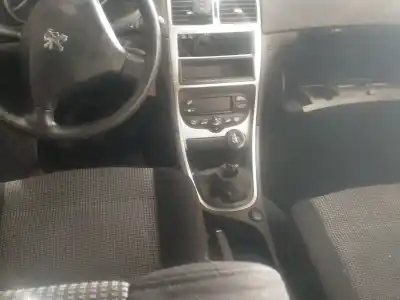 Véhicule à la ferraille peugeot 307 (3a/c) 2.0 hdi 90 de l'année 2004 alimenté rhy