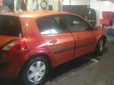 Véhicule à la ferraille RENAULT MEGANE II (BM0/1_, CM0/1_)  de l'année 2003 alimenté F9Q