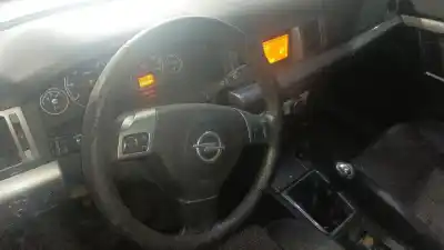 Véhicule à la ferraille opel vectra c gts (z02) 1.9 cdti (f68) de l'année 2005 alimenté z19dth