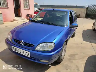 Véhicule à la ferraille citroen saxo 1.4 sx de l'année 2001 alimenté 