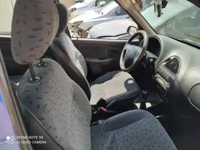 Véhicule à la ferraille citroen saxo 1.4 sx de l'année 2001 alimenté 
