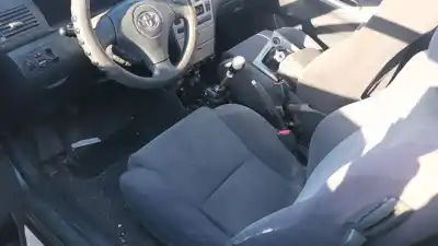 Véhicule à la ferraille toyota corolla (e12) 2.0 d-4d linea luna berlina de l'année 2002 alimenté 1cdftv