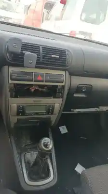Véhicule à la ferraille SEAT LEON (1M1)  de l'année 2005 alimenté ARL