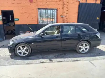 Veículo de Sucata lexus is 300 (jce10) 3.0 premium do ano 2002 alimentado 2jz-ge