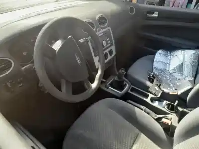 Veicolo di demolizione ford focus berlina (cap) ambiente (d) dell'anno 2005 alimentato g8da