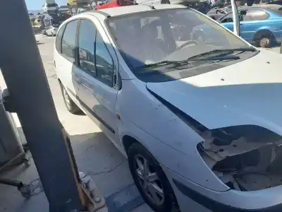Veicolo di demolizione renault                                            scenic (ja..)                                                                                                                                                                                                                                              1.6 16v dynamique (ja0b/11) dell'anno 2001 alimentato k4m a7