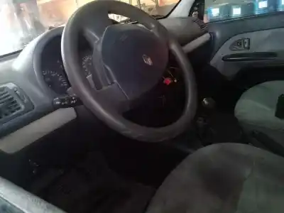 Здавання транспортного засобу renault clio ii fase ii (b/cb0) authentique року 2003 потужний d7f g7