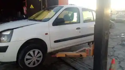 Здавання транспортного засобу renault clio ii fase ii (b/cb0) authentique року 2003 потужний d7f g7