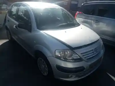 Véhicule à la ferraille citroen c3 1.4 premier de l'année 2005 alimenté kfv