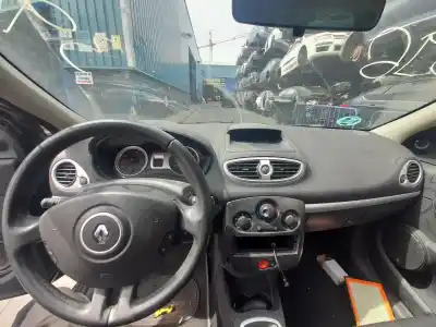 Scrapping Vehicle renault clio iii pack dynamique of the year 2006 powered k4j g7