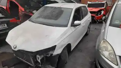 Veículo de Sucata skoda fabia combi active do ano 2017 alimentado cjz