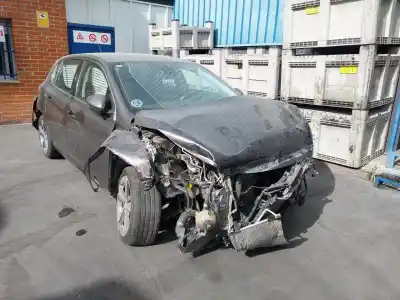 Veicolo di demolizione peugeot 308 active dell'anno 2015 alimentato 9h05