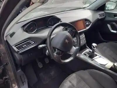 Veicolo di demolizione peugeot 308 active dell'anno 2015 alimentato 9h05