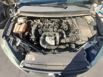 Vehicul casat ford focus berlina (cap) ghia al anului 2005 alimentat g8da