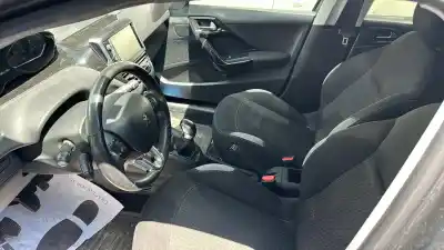 Veículo de Sucata PEUGEOT 208 Allure do ano 2015 alimentado HMZ