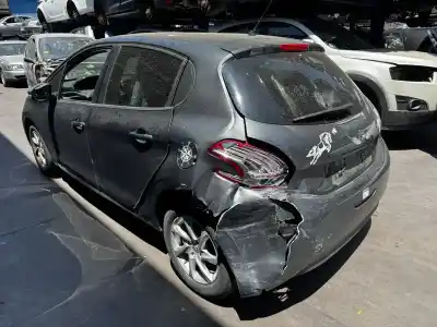 Veículo de Sucata peugeot 208 allure do ano 2015 alimentado hmz