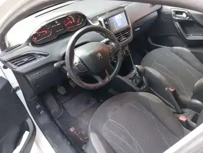 Veículo de Sucata peugeot 208 active 81 cv / 60 kw do ano 2013 alimentado hm01