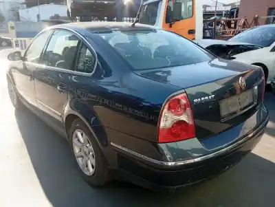 Veicolo di demolizione VOLKSWAGEN PASSAT B5.5 (3B3)  dell'anno 2005 alimentato AVF