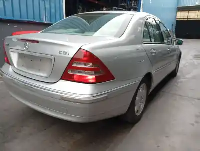Veicolo di demolizione MERCEDES-BENZ CLASE C (W203)  dell'anno 2002 alimentato OM611962
