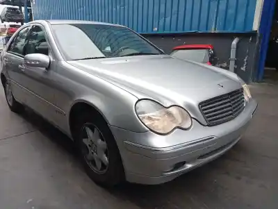 Veicolo di demolizione mercedes-benz clase c (w203) c 220 cdi (203.006) dell'anno 2002 alimentato om611962