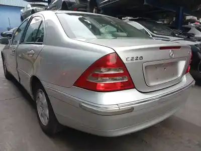 Veicolo di demolizione mercedes-benz clase c (w203) c 220 cdi (203.006) dell'anno 2002 alimentato om611962