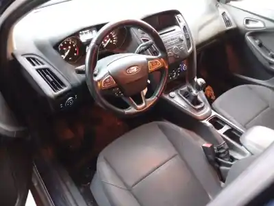 Veicolo di demolizione FORD FOCUS LIM.  dell'anno 2015 alimentato M1DD