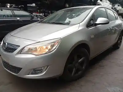 Veículo de Sucata opel astra j lim. cosmo do ano 2001 alimentado a17dtr