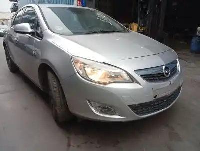 Veículo de Sucata opel astra j lim. cosmo do ano 2001 alimentado a17dtr